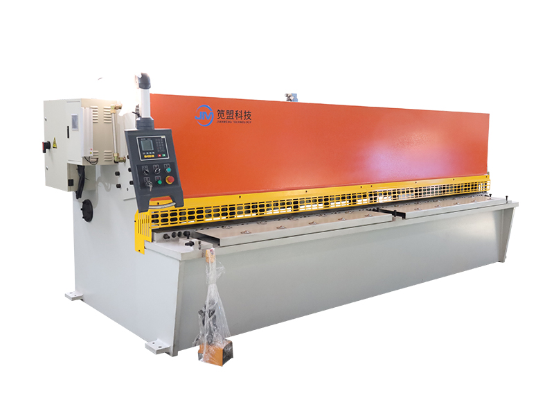 Cnc adductius trabem tondente machina